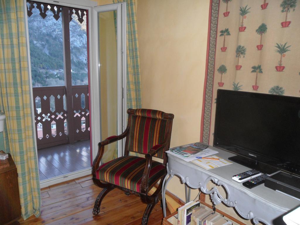 Chambres D'Hotes Casa Sylvana Saint-Dalmas-de-Tende Rum bild